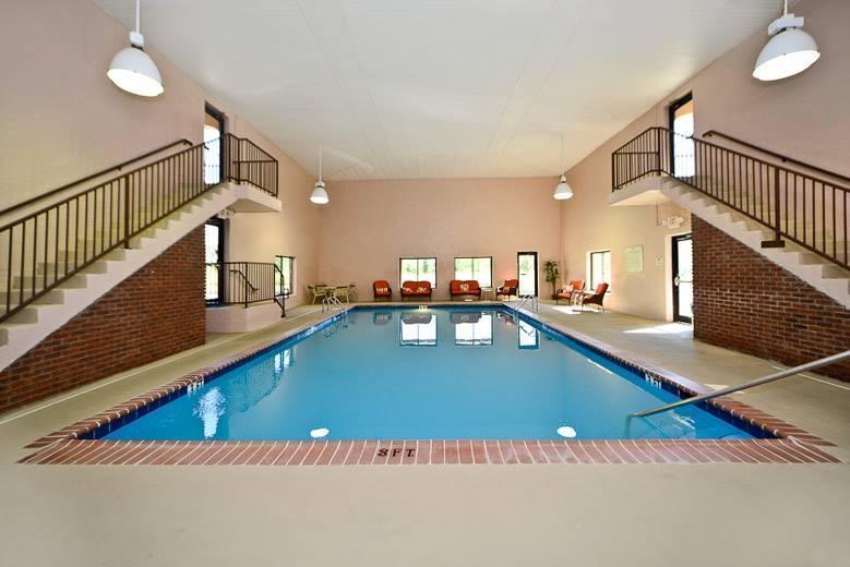 Manchester Heritage Inn & Suites Экстерьер фото